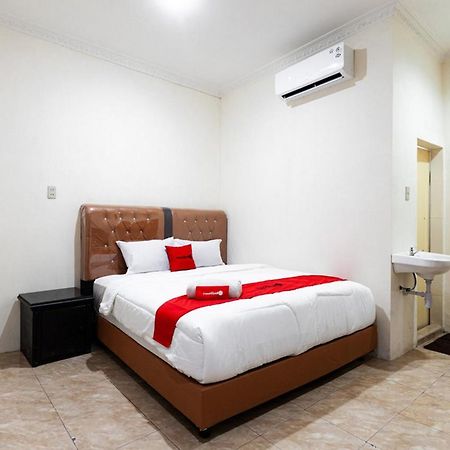 Reddoorz Near Yuki Simpang Raya Mall Medan 2 Hotel Buitenkant foto